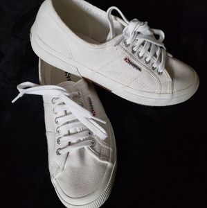 Superga  CLASSIC WHITE

Sneakers
